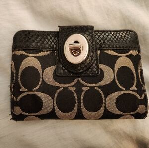 Coach Vintage Wallet With Blue Leather Inside